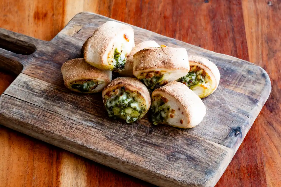 Pesto pizzarolletjes